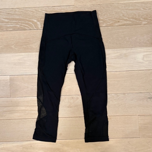 Lululemon Mesh Panel Black Capri Leggings, Size 6 - Picture 3 of 5